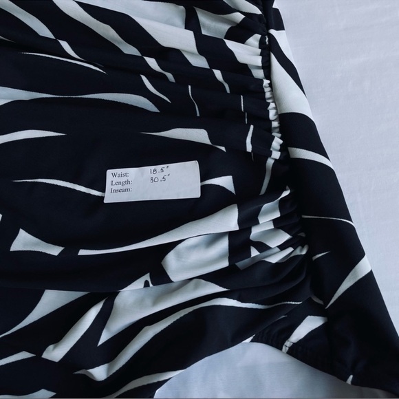 ❤️ Miraclesuit Sanibel One Piece With Black white tropical leaves Swim Suit A61 - Picture 5 of 7